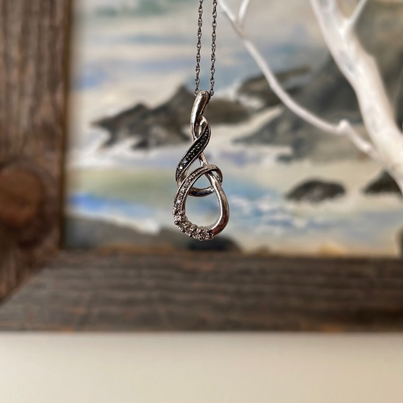 Sterling silver and diamond necklace - Picture 1 of 3